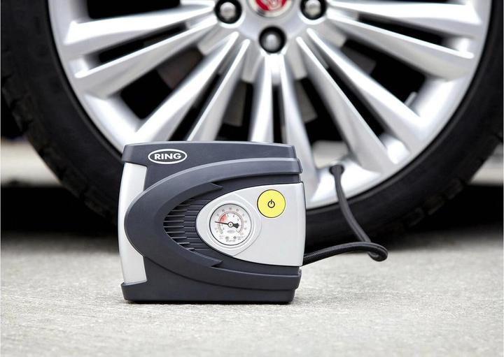 Immagine prodotto Ring Automotive Compressore d'aria con 3 adattatori (7 bar)