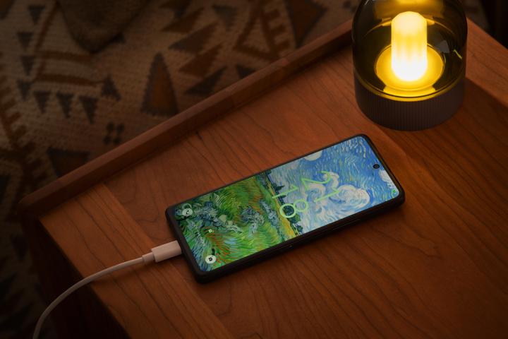 Image du produit TCL 50 Pro NxtPaper (512 Go, Gris lune, 6.80", SIM + eSIM, 108 Mpx, 5G)