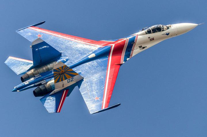 Produktbild Hobby Boss Su-27 Flanker B - Russian Knights Aerobatic Team