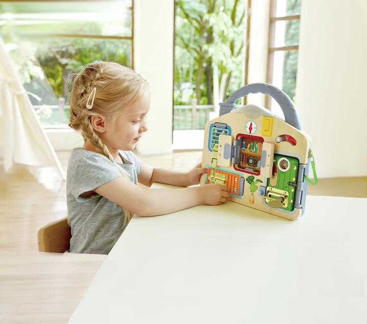 Produktbild Hape Spiele-Tafel Schloss & Schlüssel
