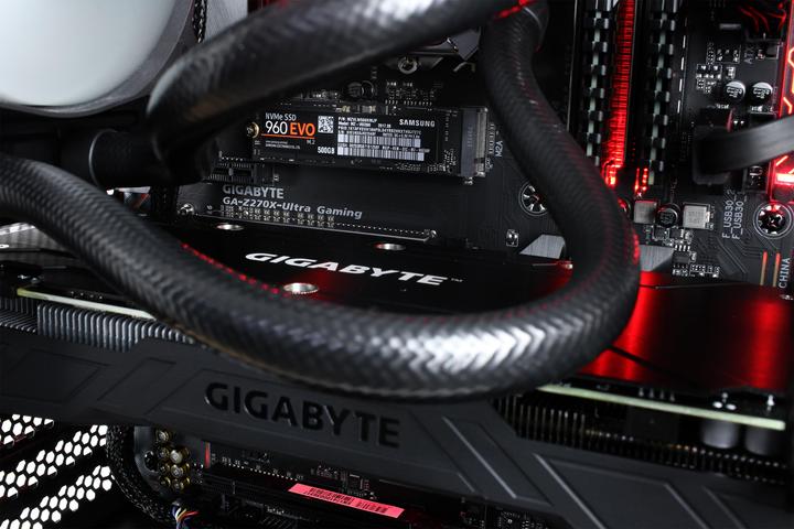 Produktbild Mifcom Savage Gtx 1080 Aorus (Intel Core i7-7700K, 16 GB, 500 GB)