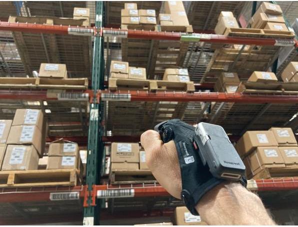 Produktbild Honeywell 8675i standard range wearable (1D-Barcodes)