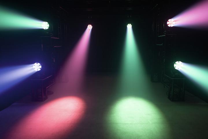 Productafbeelding Eurolite LED TMH-X4 Moving-Head Wash Zoom (Bewegende balk)