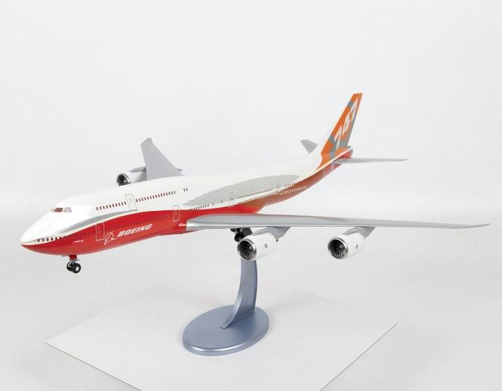 Produktbild Carson 1:144 Passagier-Flugzeug Boeing 747-8
