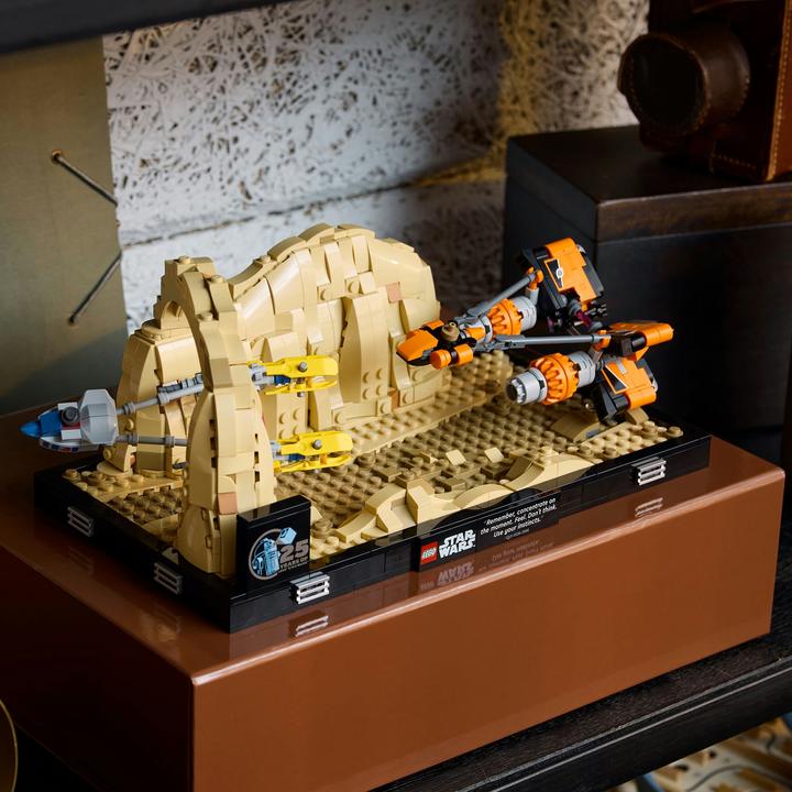 Actual product image LEGO Pod racing in Mos Espa - Diorama (75380, LEGO Star Wars)