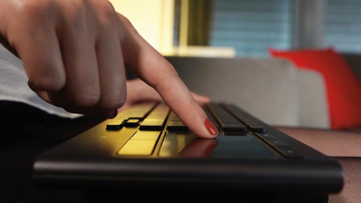 Image du produit Logitech Clavier illuminé sans fil K830 (US, Sans fil)