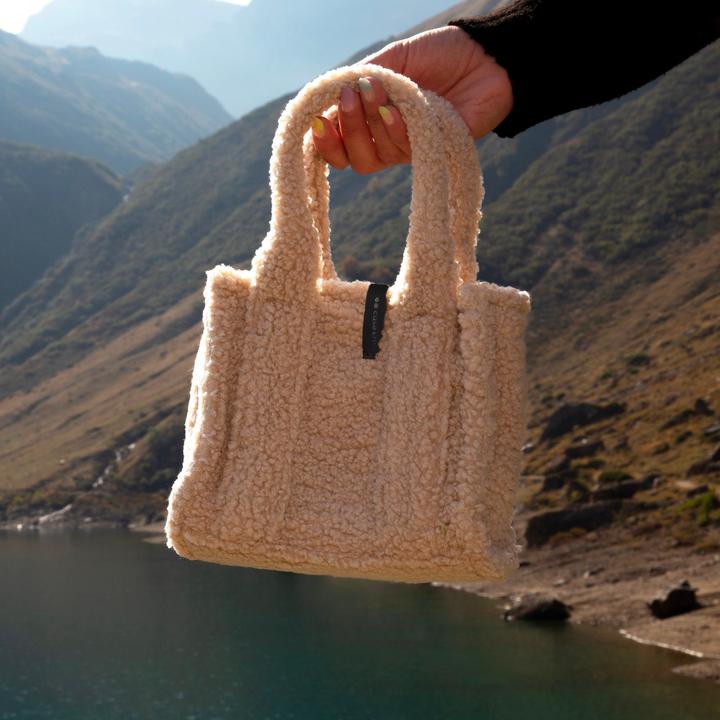 Image du produit Caseme Sac d'hiver en peluche avec une bandoulière détachable pour votre smartphone et vos accessoires