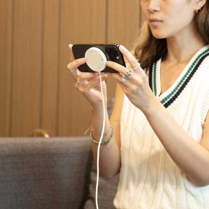 Actual product image Native Union Snapstand Qi2 Wireless Charger Standstone (15 W)