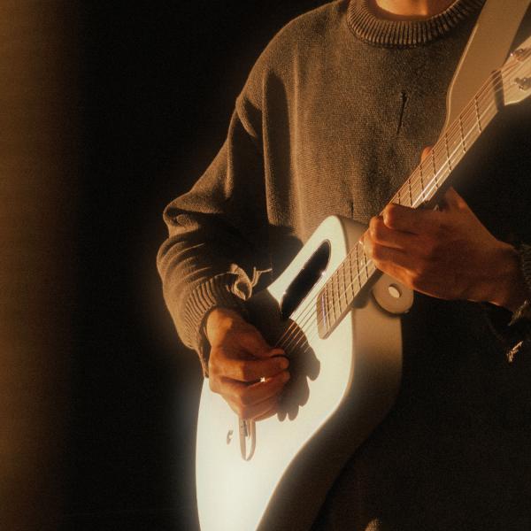 Actual product image Lava Music Guitar Me Air 36 inch Silver with cable (Acoustic guitar set, Airsonic (carbon fibre composite))