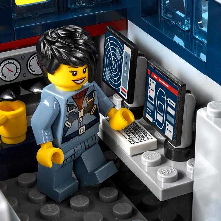 Actual product image LEGO Ocean Exploration Ship (60266, LEGO City)
