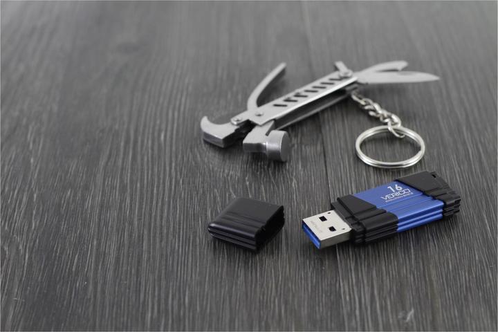Actual product image Verico USB flash drive Evolution MK-II 3.0 64GB ro EVOLUTION MK-II RED 64GB (64 GB, USB-A)