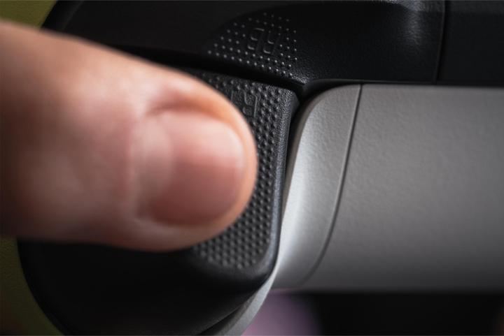 Actual product image Microsoft Wireless Controller - Electric Volt (Xbox Series X, Xbox One X, PC, Xbox One S, Xbox Series S)