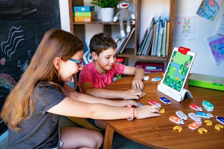 Actual product image Play Osmo Coding Starter Kit for iPad including Osmo base (French, English)
