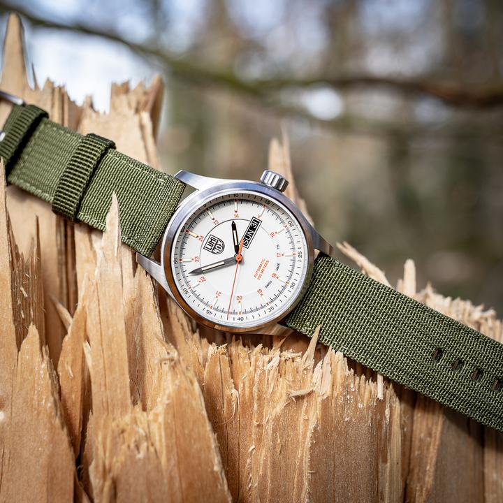 Actual product image Luminox Atacama Field Automatic 1900 Series (Analogue wristwatch, Diving watch, Swiss made, 44 mm)