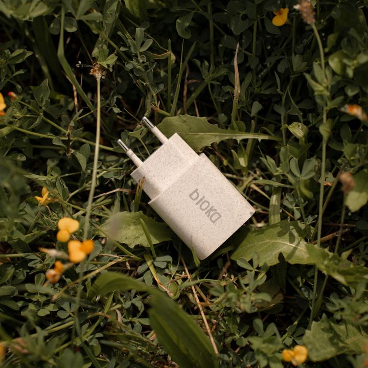 Actual product image Bioka Double Adapter 20W Biodegradable Eco-friendly USB-C Power Delivery (20 W)