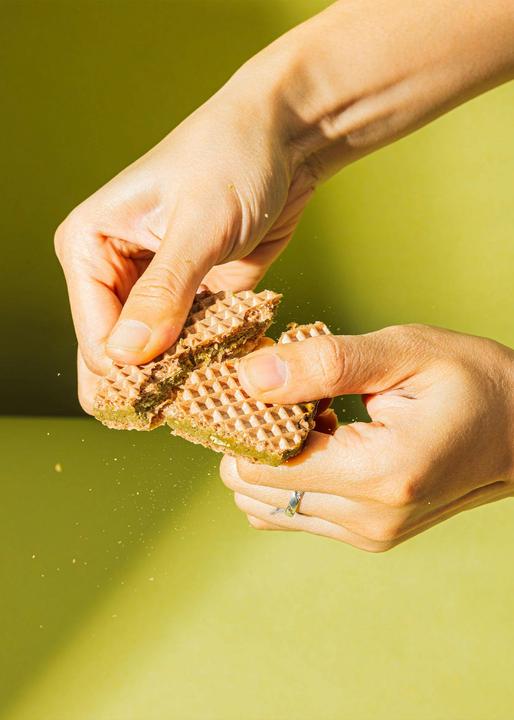 Actual product image KoRo Organic filled wafer slice with pistachio puree and white cocoa product (12 pcs., 264 g)