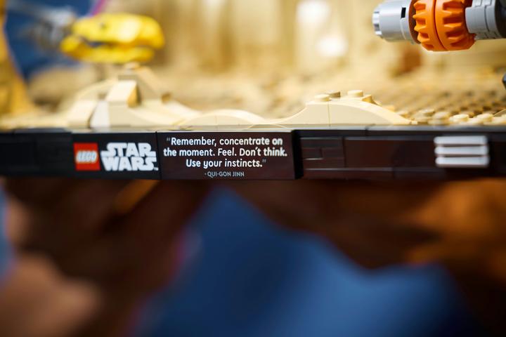 Actual product image LEGO Pod racing in Mos Espa - Diorama (75380, LEGO Star Wars)