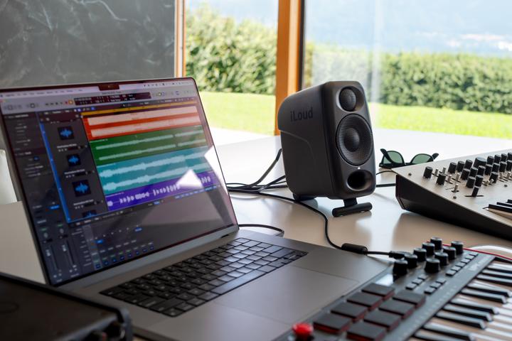 Produktbild IK Multimedia iLoud Micro Monitor Pro Single (Aktiv, 1 Stk., 1x 50 W)