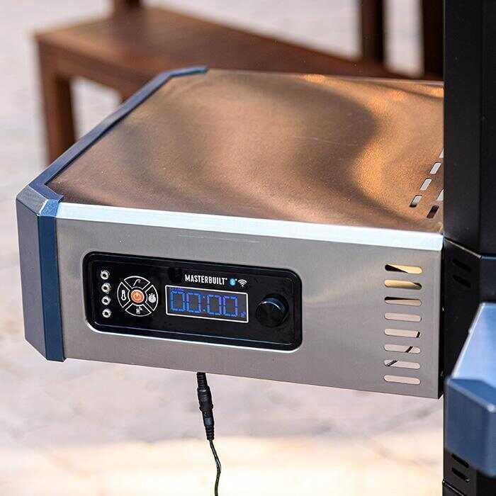 Actual product image Masterbuilt Gravity FED 1050