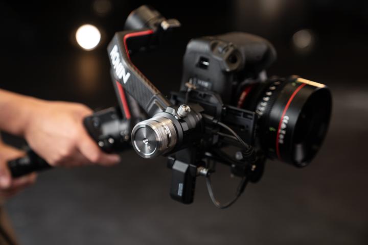 Image du produit DJI RS 2 Pro Combo (Appareil photo reflex, 4.50 kg)