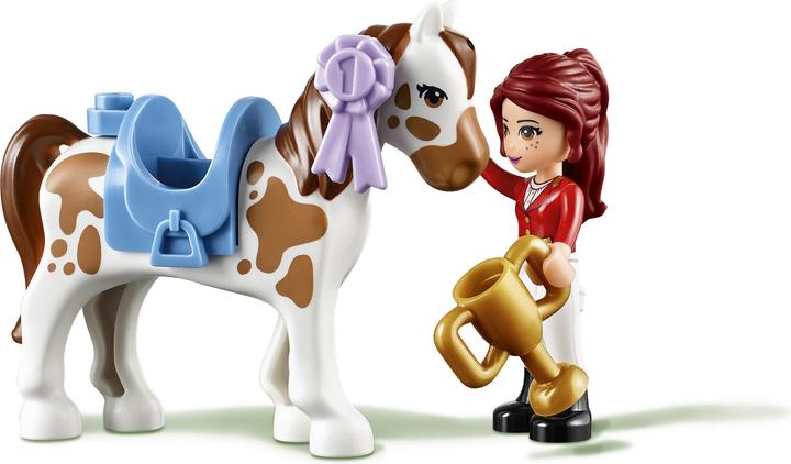 Actual product image LEGO Friends Heartlake Riding School (41126, LEGO Friends)