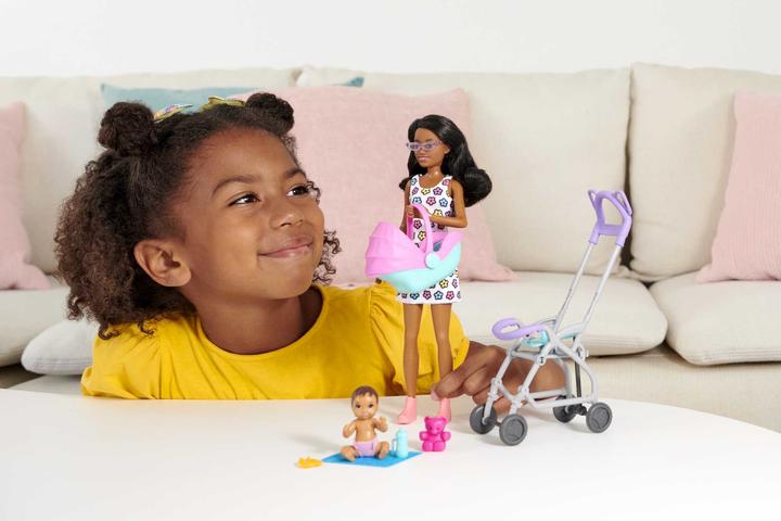 Immagine prodotto Barbie Bambola Skipper con carrozzina