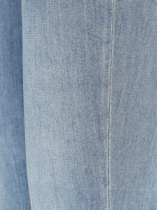 Actual product image MAC Jeans Slim Fit 7/8 DREAM SUMMER WONDERLIGHT DENIM Jeans (W40/L26)