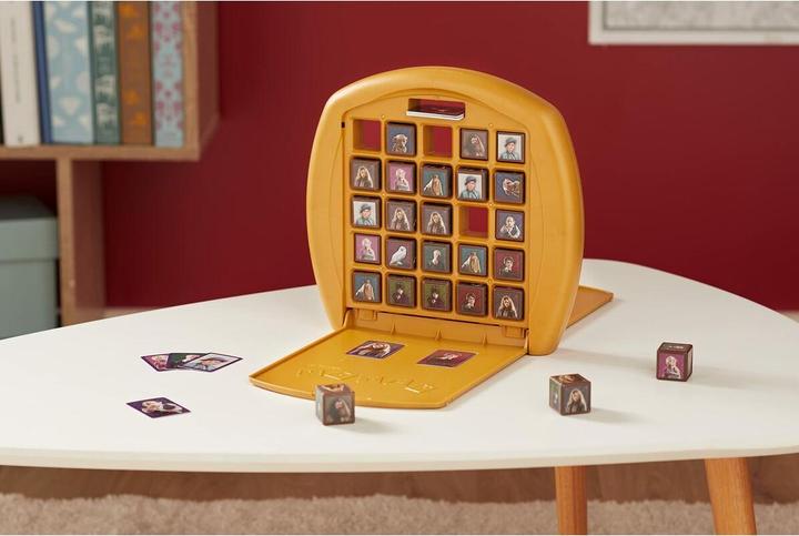 Actual product image Hasbro Top Trumps Match Harry Potter White Style (German, French, English, Italian)