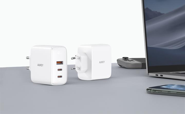 Actual product image Aukey Omnia PA-B6S + USB C cable (90 W)