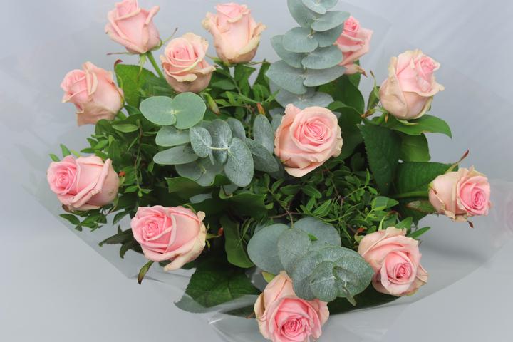 Bouquet Rose rosa con Eucalipto