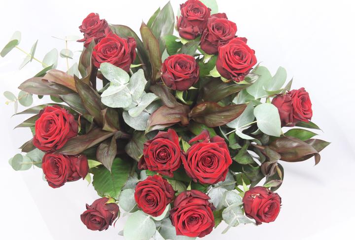 Bouquet Rose rosse con verde M