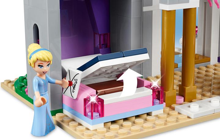 Actual product image LEGO Cinderella's dream castle (41154, LEGO Disney)