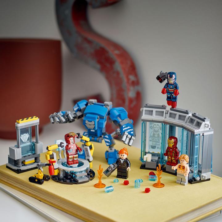 Actual product image LEGO Iron Man's Laboratory: Hall of Armour (76315, LEGO Super Mario)