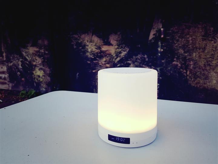 Produktbild WiFi Lautsprecher mit drei verschiedenen Lichtstufen. (4 h, Akkubetrieb, Netzbetrieb)