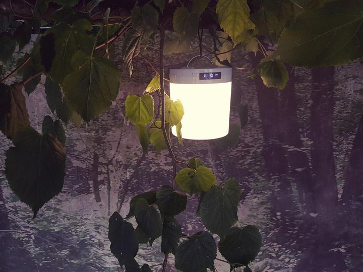 Produktbild WiFi Lautsprecher mit drei verschiedenen Lichtstufen. (4 h, Akkubetrieb, Netzbetrieb)