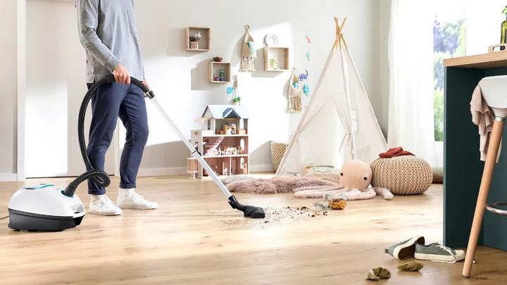 Actual product image Bosch Hausgeräte Series 4, Vacuum cleaner with bag, ProHygienic, White, BGD41HYG