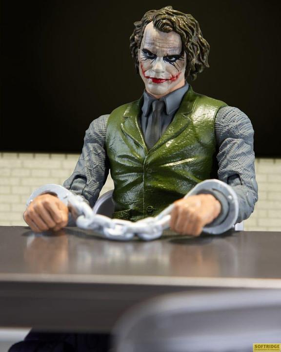 Immagine prodotto McFarlane Figura d'azione del Multiverso DC Il Joker (variante della cella) (Il Cavaliere Oscuro) (Etichetta