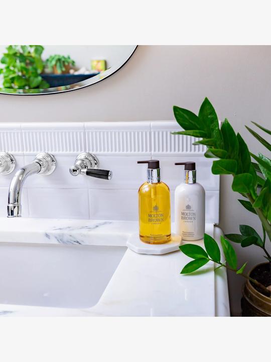 Produktbild Molton Brown Flora Luminare Hand Lotion (300 ml)