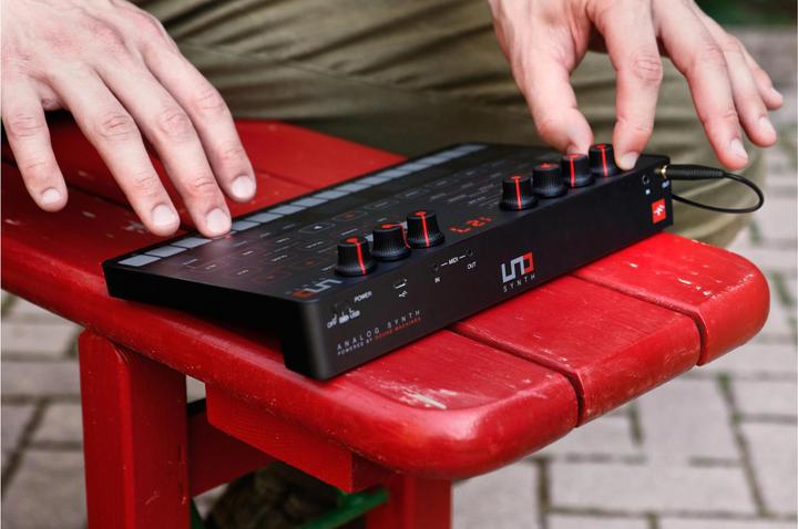 Produktbild IK Multimedia UNO Synth