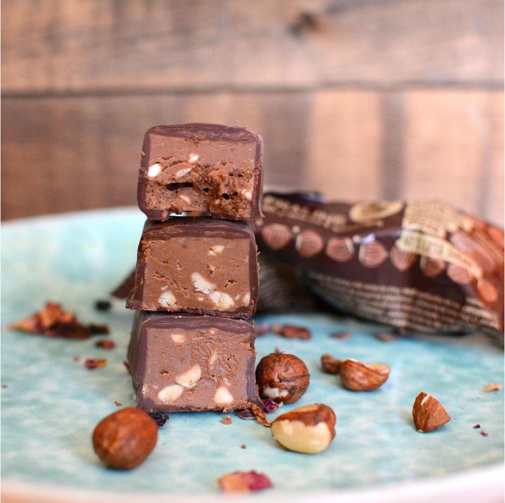 Actual product image Rhythm 108 Deeelicious Swiss Dark Chocolate Hazelnut Praline Bar Bio (33 g)