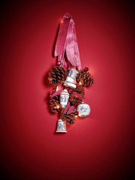 Produktbild Hutschenreuther Sammelserie 2021 Porzellanglocke Weihnachtsgaben (1 -teilig)