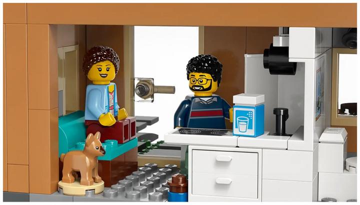 Actual product image LEGO Family home with electric car (60398, LEGO City)