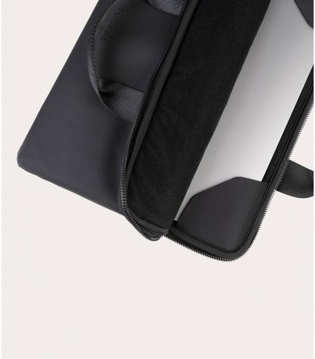 Actual product image Tucano Gommo Slim Case for Apple MacBook Pro 15 & 16 Black Notebook up to 16 (15.60", Apple)
