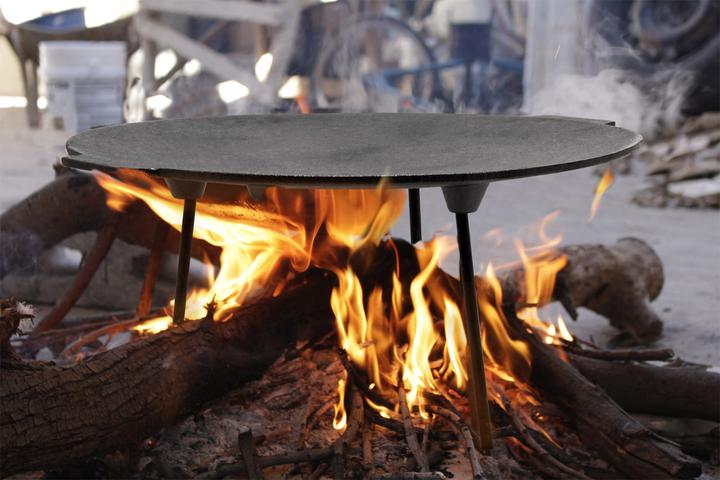 Produktbild Wiltec Dutch Oven Grillplatte Ø44cm rund Höhe 35cm Grillaufsatz Gusseisen Grilltisch