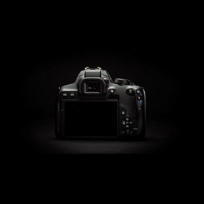 Produktbild Canon EOS 850D + EF-S 18-55mm f (18 - 55 mm, 24.20 Mpx, APS-C / DX)