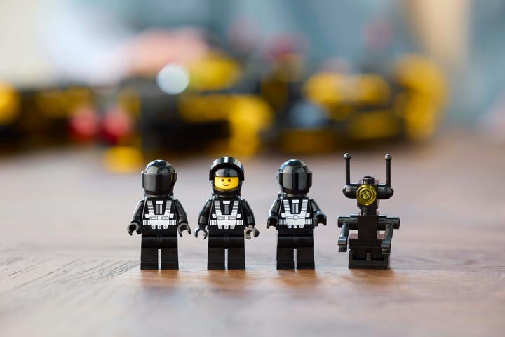 Produktbild LEGO Blacktron Renegade (10355, LEGO Icons, LEGO Seltene Sets)