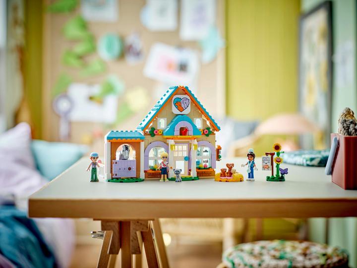 Actual product image LEGO Tierarztpraxis für Pferde und Haustiere (42651, LEGO Friends)