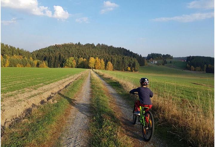 Immagine prodotto Yurta nella valle selvaggia e romantica