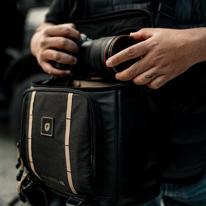 Produktbild PolarPro Kamera-Tasche RoadRunner 12 l Schwarz (Kamera Schultertasche, 12 l)