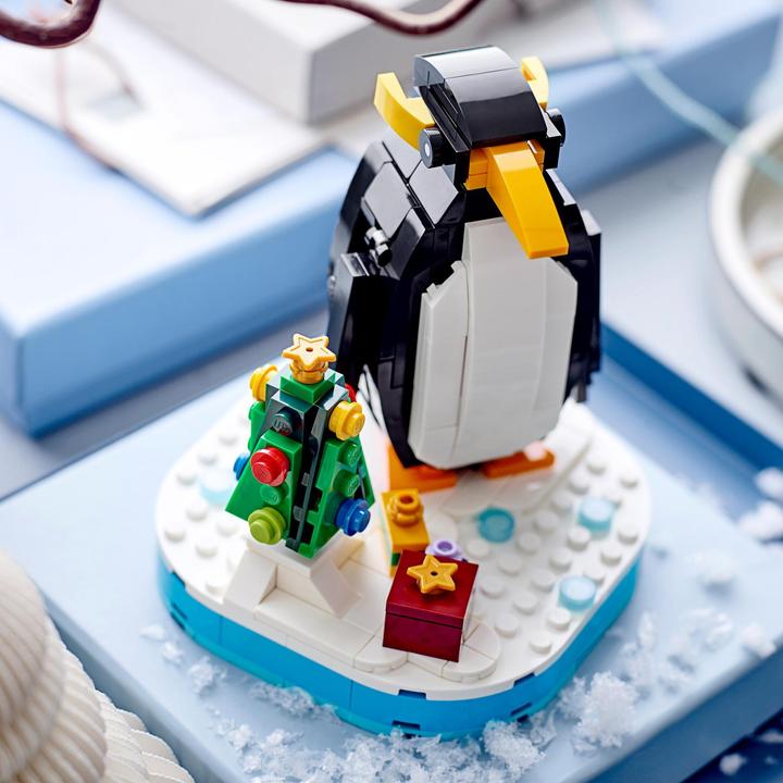 Actual product image LEGO Christmas penguin (40498, LEGO Icons, LEGO Rare Sets)